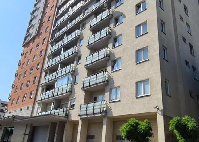 Goclaw Getaway Near National Stadium Apartment